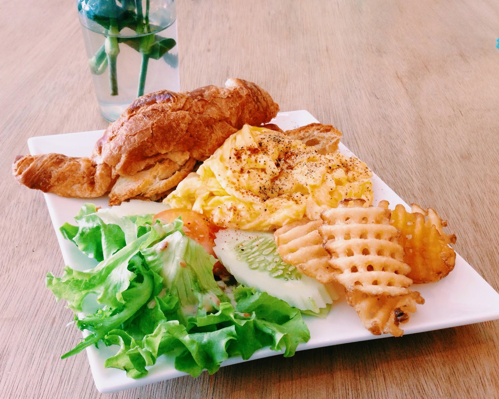 The Owls Cafe for waffle lovers by Bowie Cheong