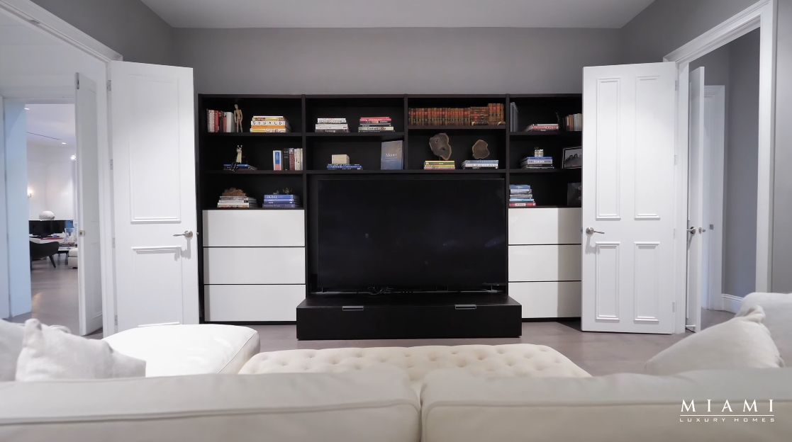 53 Interior Design Photos vs. 4100 Kiaora St, Miami Luxury Mansion Tour