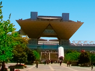 日本最大のコンベンションセンター「東京ビッグサイト」会議棟外観 「東京ビッグサイト」会議棟外観