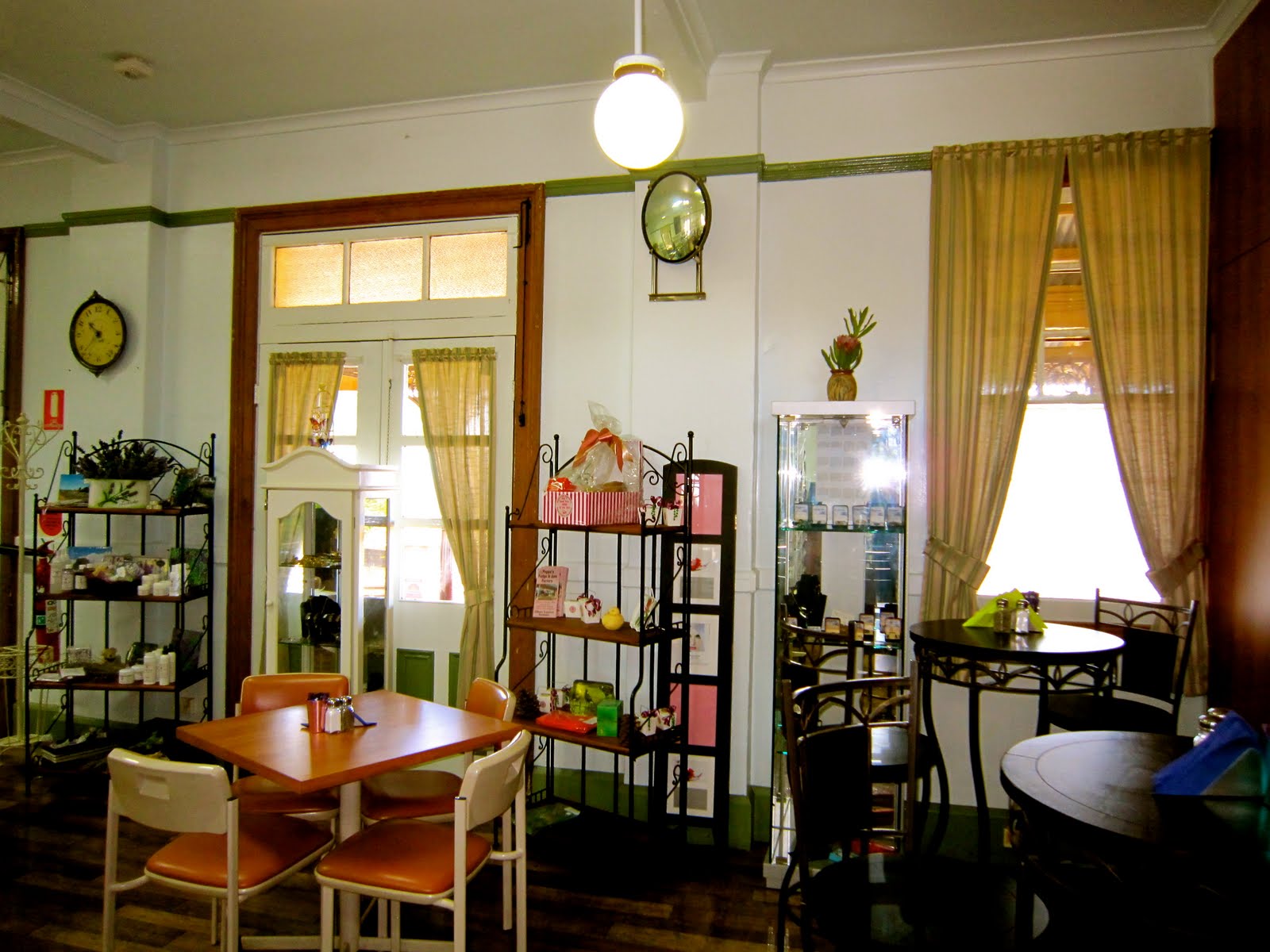 One Hungry Hen Cootamundra Visitor Information Centre, Cootamundra