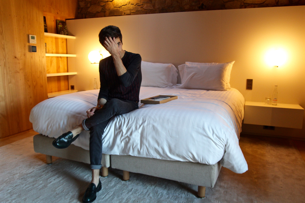 BLOG-MODE-HOMME_Voyage-weekend-france-amoureux-chateau-luxe-5-etoiles-domaines-des-etangs-dries-van-noten-bluecar-campagne-confidentiel