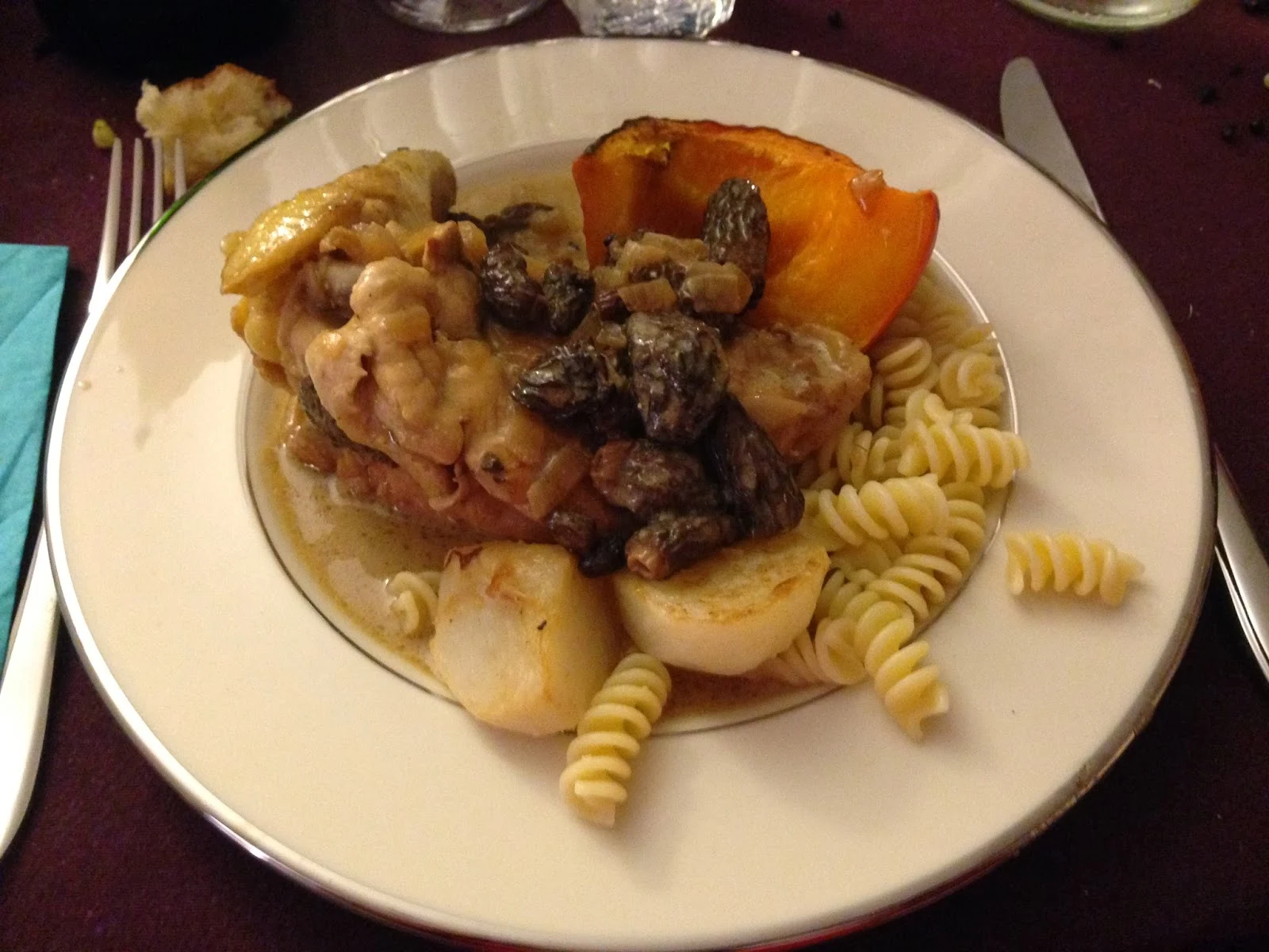 Sacrées recettes !: Poulet au vin jaune et aux morilles