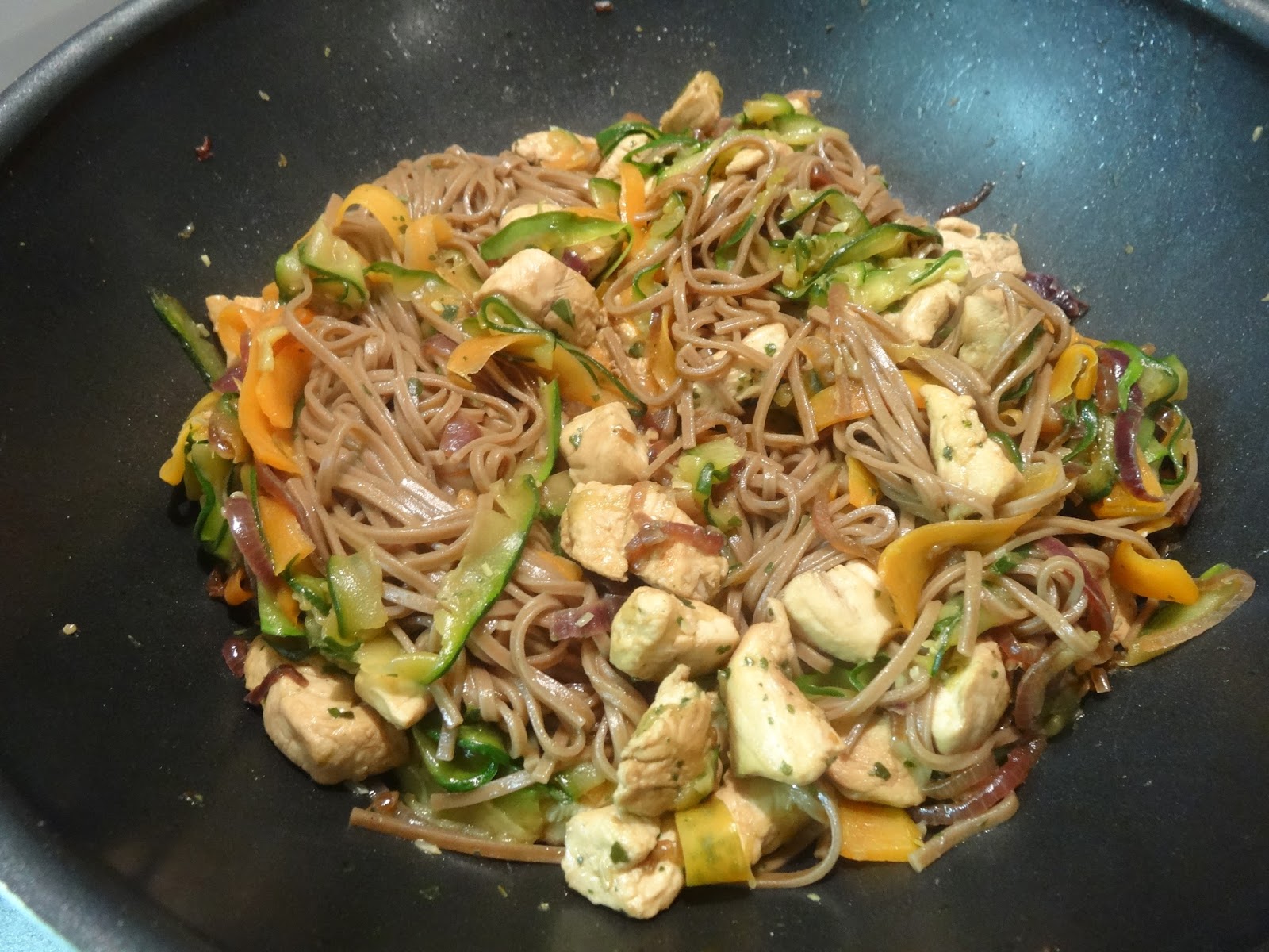 Ça Déménage En Cuisine !: Wok de soba aux légumes et poulet