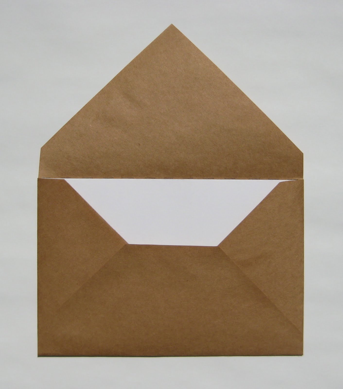 Простой конверт из бумаги