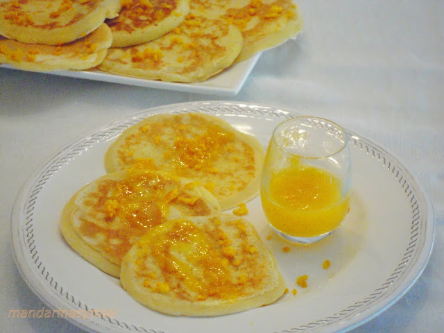 Tortitas Con Salsa De Mandarinas
