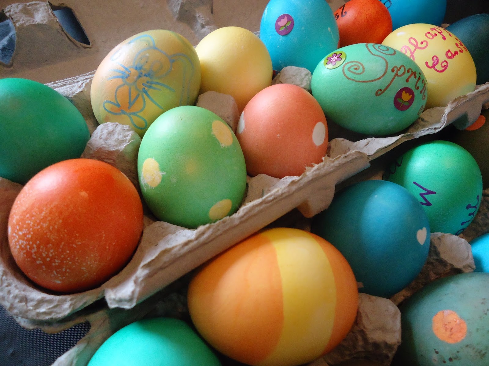 Thrifty Mom In Boise: Dyeing Easter Eggs