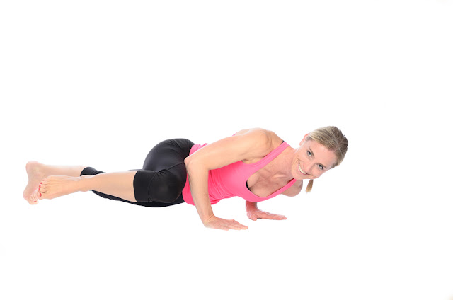 contoh latihan spiderman push-up Perut Bisa Sixpack Hanya Dengan Waktu 15 Menit Latihan