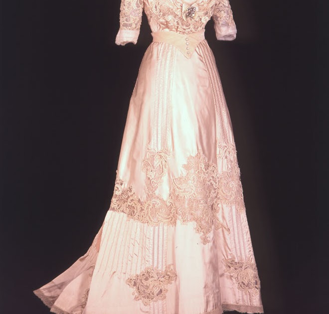 Time Traveling in Costume: 1890s La Belle Epoque gown