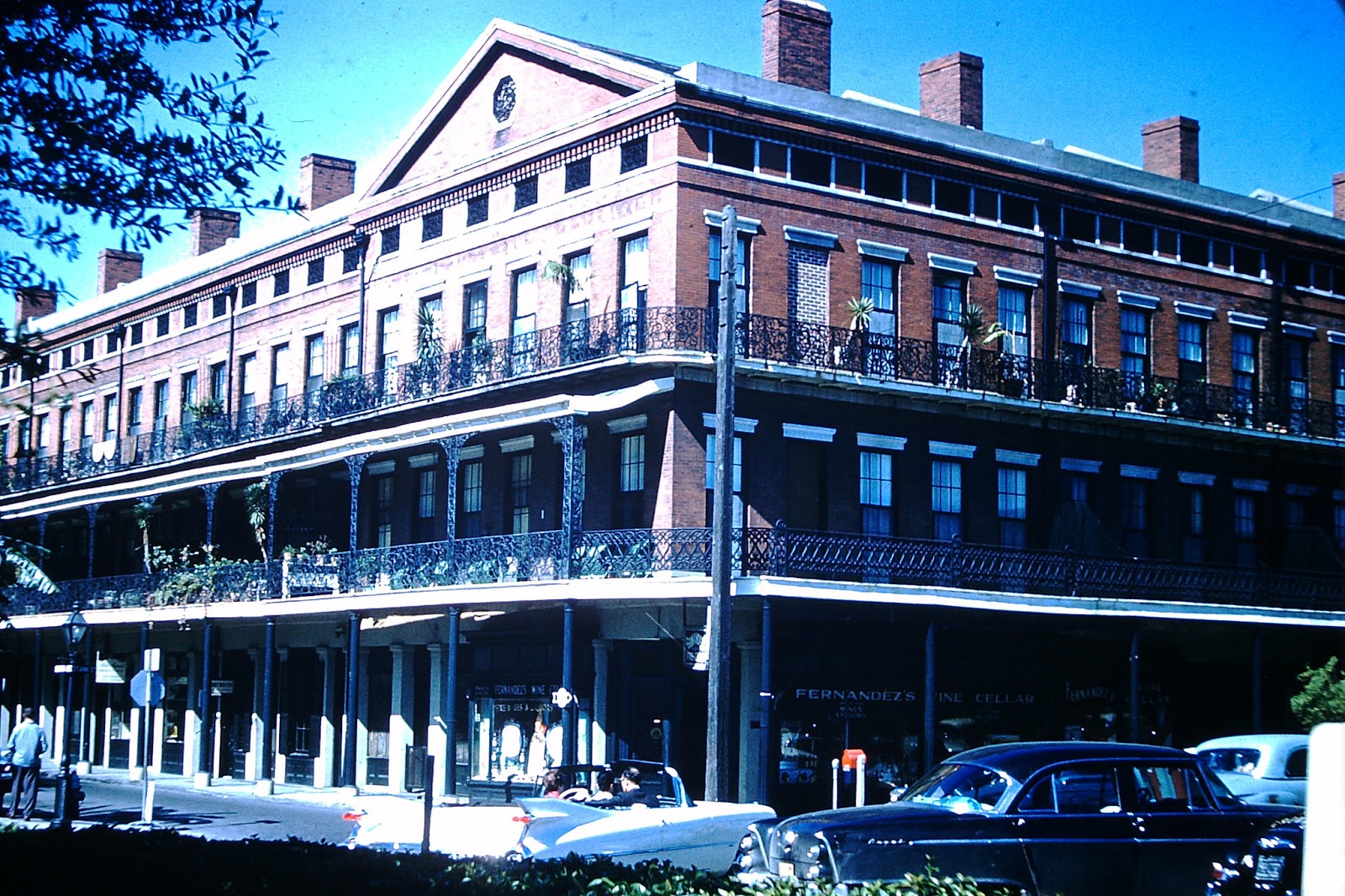 22 Wonderful Color Photographs Capture Street Scenes of New Orleans