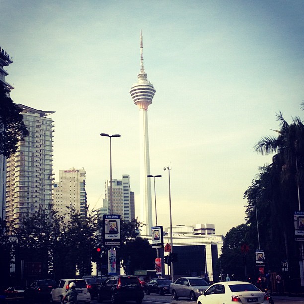 The KL Tower, from KLCC. =) - Eric Yong's Blog