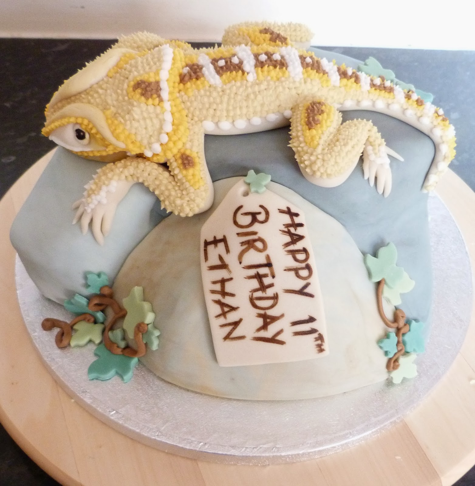 birthday-cake-for-bearded-dragon-6.jpg