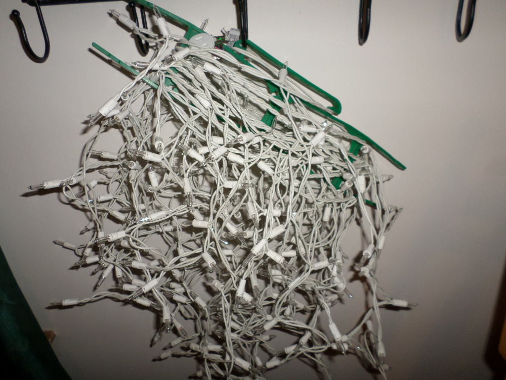 Schick Fun Ideas Storing icicle Christmas Lights!