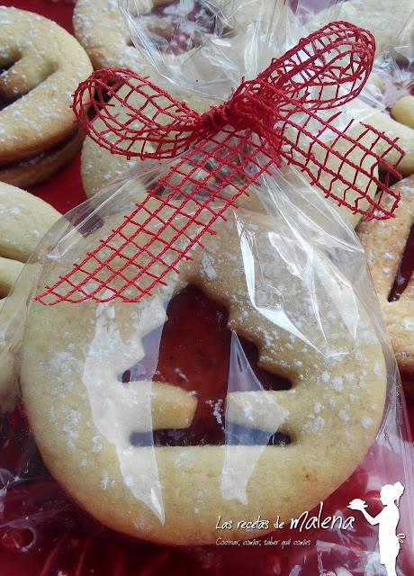 Galletas rellenas de mermelada para Navidad