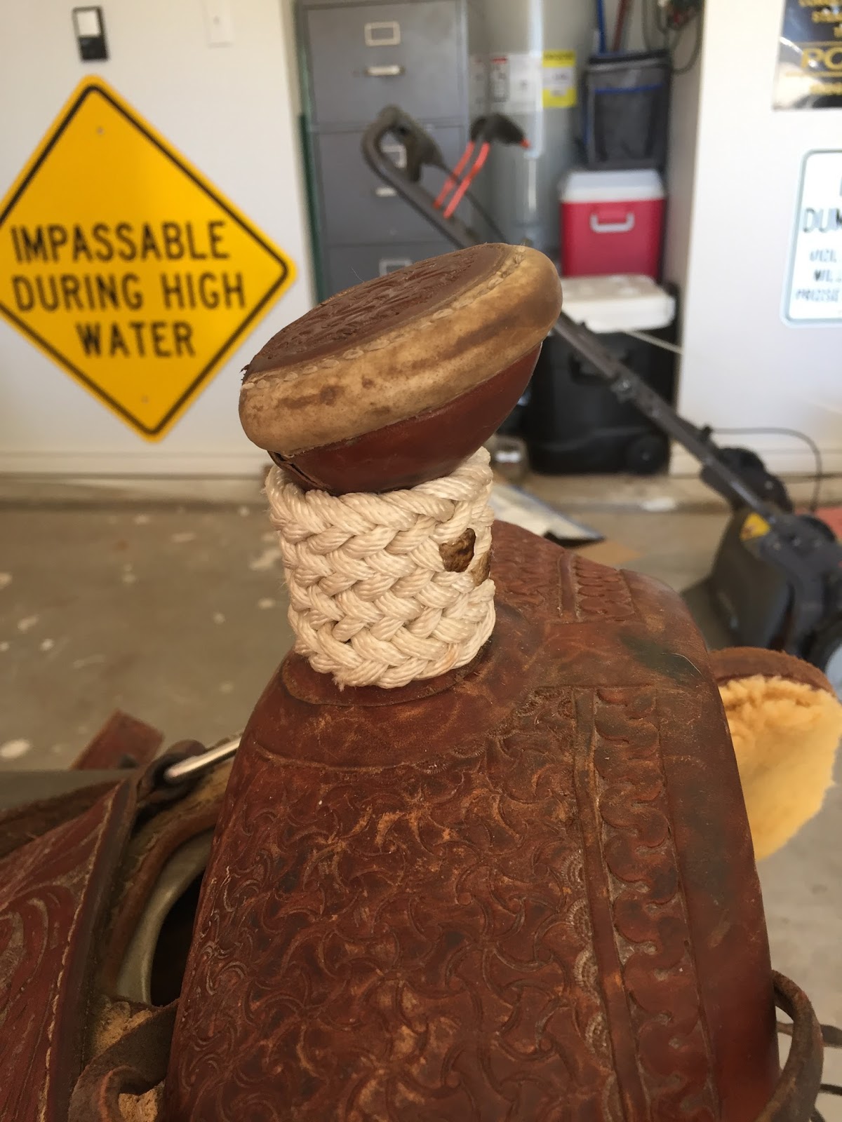 The Paracord Cowboy Horn Knot Tightened to Saddle Horn