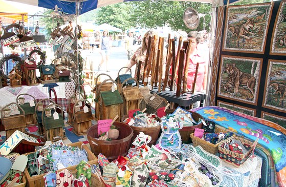 Craft show at gatlinburg convention center Berry Springs Lodge: Great Smoky Christmas Arts & Crafts Show