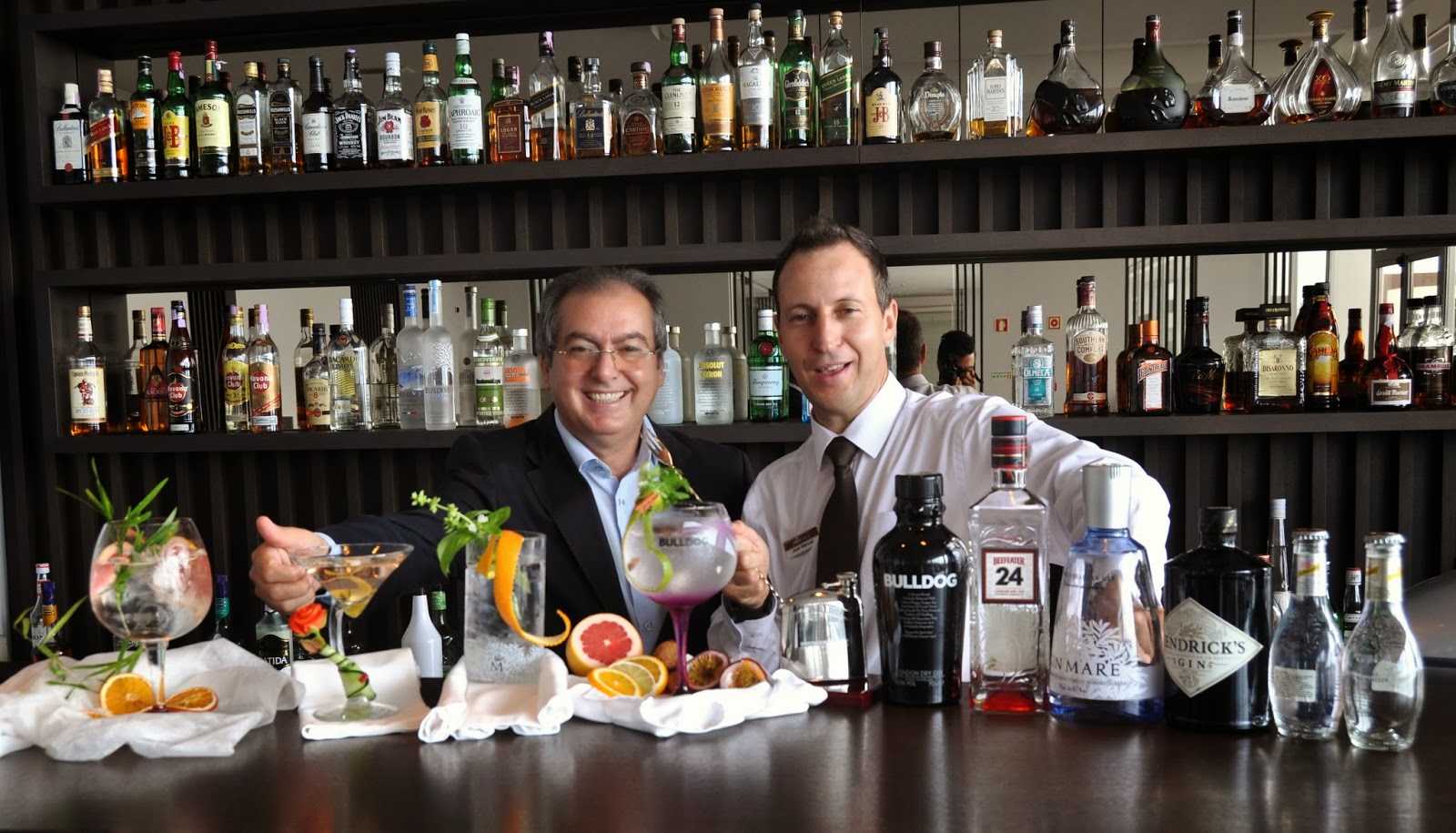 MIXOLOGIA COCKTAILS & MISTURA FINA FRANCISCO GUERREIRO. “Um Bar