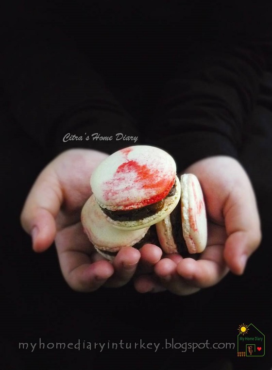 My Basic French Macarons with Chocolate caramel Filling| Çitra's Home Diary. #macaronsrecipe #frenchmacarons #cookiesrecipe #chocolateganache #caramelmacaronsfilling #dessert #caramelfrosting