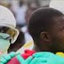 MUNDO / Paciente infectado com Ebola foge de centro de tratamento e causa pânico na Libéria
