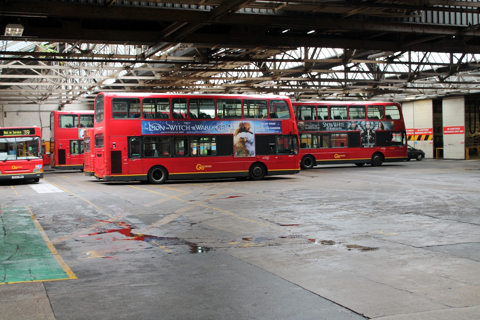 The Circle of London Go Ahead London Putney Garage [AF]