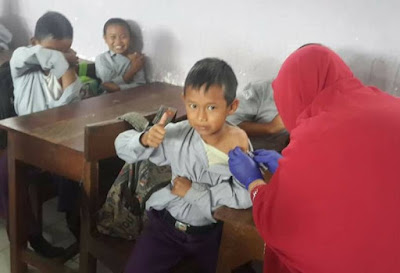 15 Foto Ekspresi Anak Sekolah Disuntik Imunisasi Ini Lucunya Bikin Gemes