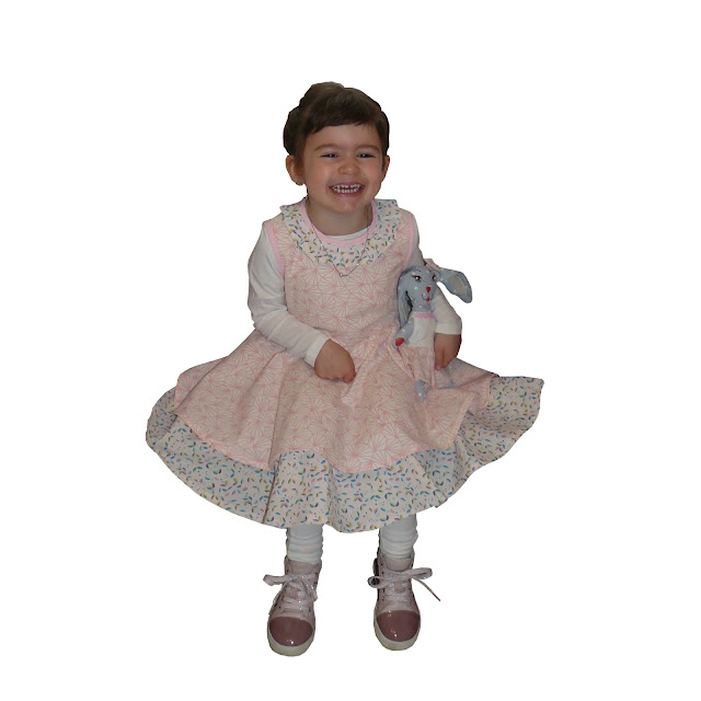 Robe pour petite fille en taille 4 ans avec col plissé.