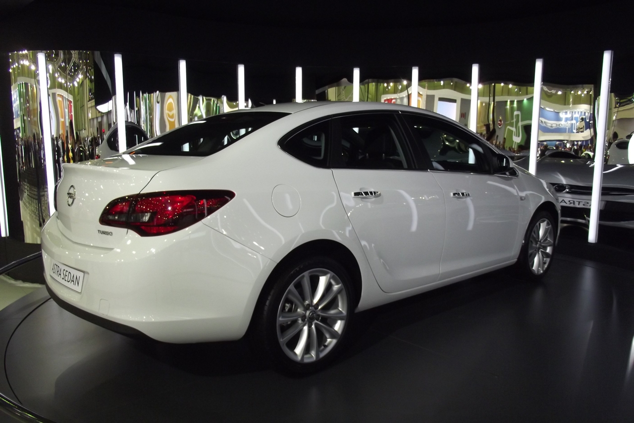 2013 Opel Astra Sedan: Fiyat, Donanım ve Teknik Özellikler ...