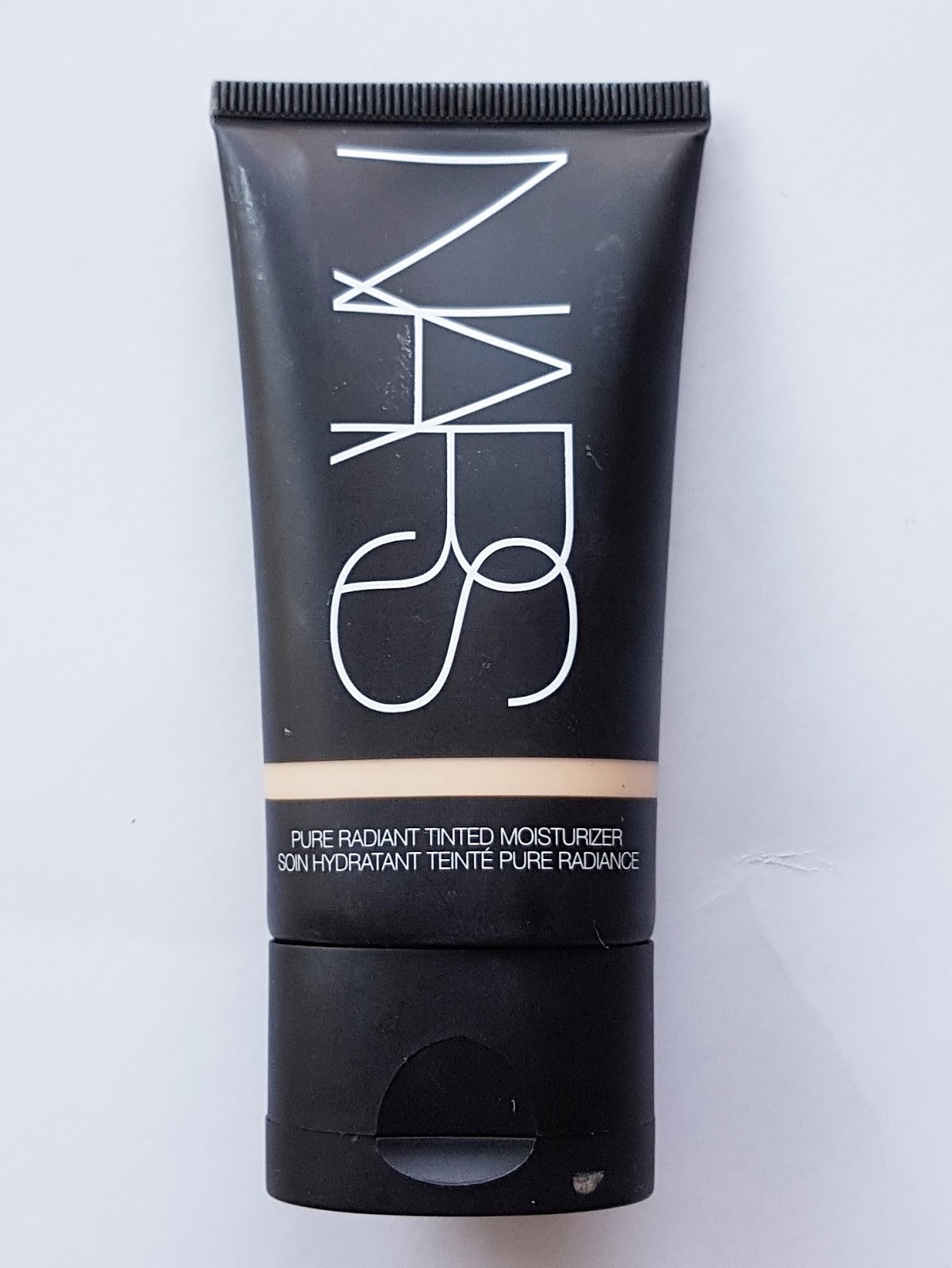 Tinted Moisturizer vs Foundation: Choosing the Right Base for Your Skin Tinted Moisturizer vs Foundation: Choosing the Right Base for Your Skin