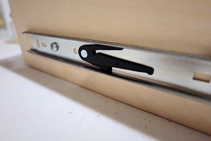 how to remove drawers from slides