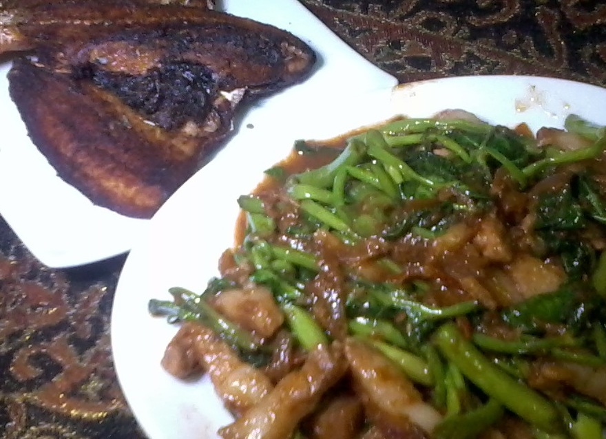 Pinoy-Prism: Apan-apan: Kangkong with Pork and Ginamos-Iloilo (Salted ...