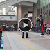A Couple Was Having A Date When Suddenly The Crowd Stops, What Happened Next Is Purely Romantic!