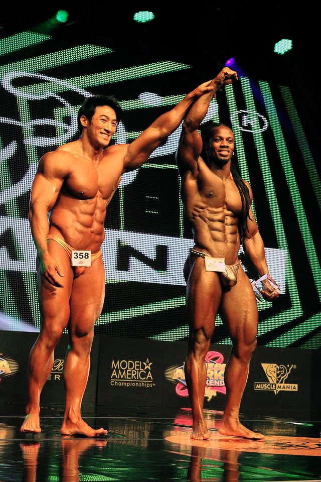 мания и мускулы 2 опенинг