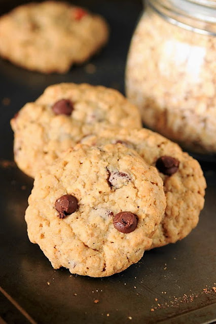 Oatmeal Chocolate Chip Cookies picture