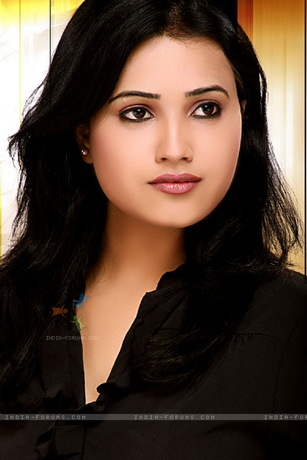 600px x 899px - Preeti Chaudhary Hot Photos, Bikini & Saree Sexy Pics, TV actress ...