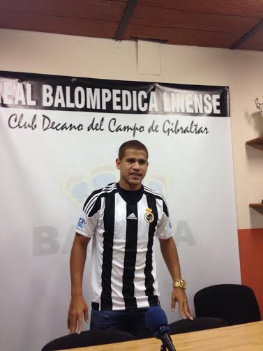 La Balompédica Linense presenta a Roberto Chen