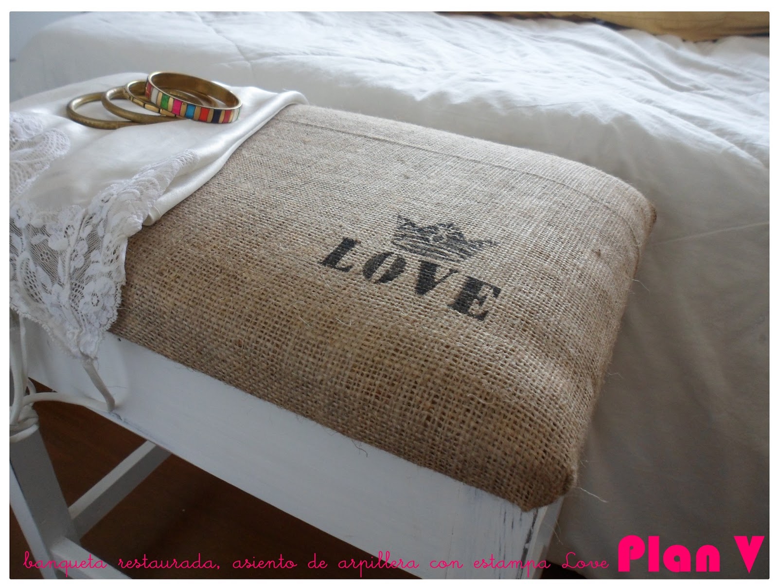 Plan V: Banqueta, pie de cama