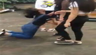 Gadis Remaja dibully Gadis Remaja dibully