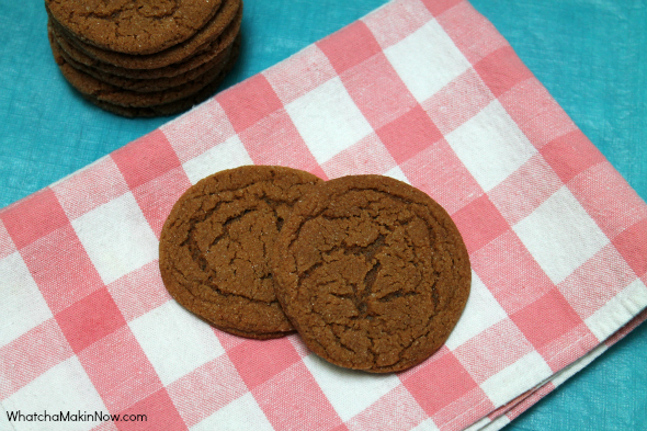 Soft and Chewy Molasses Cookies -- so easy and the perfect amount of spice! 