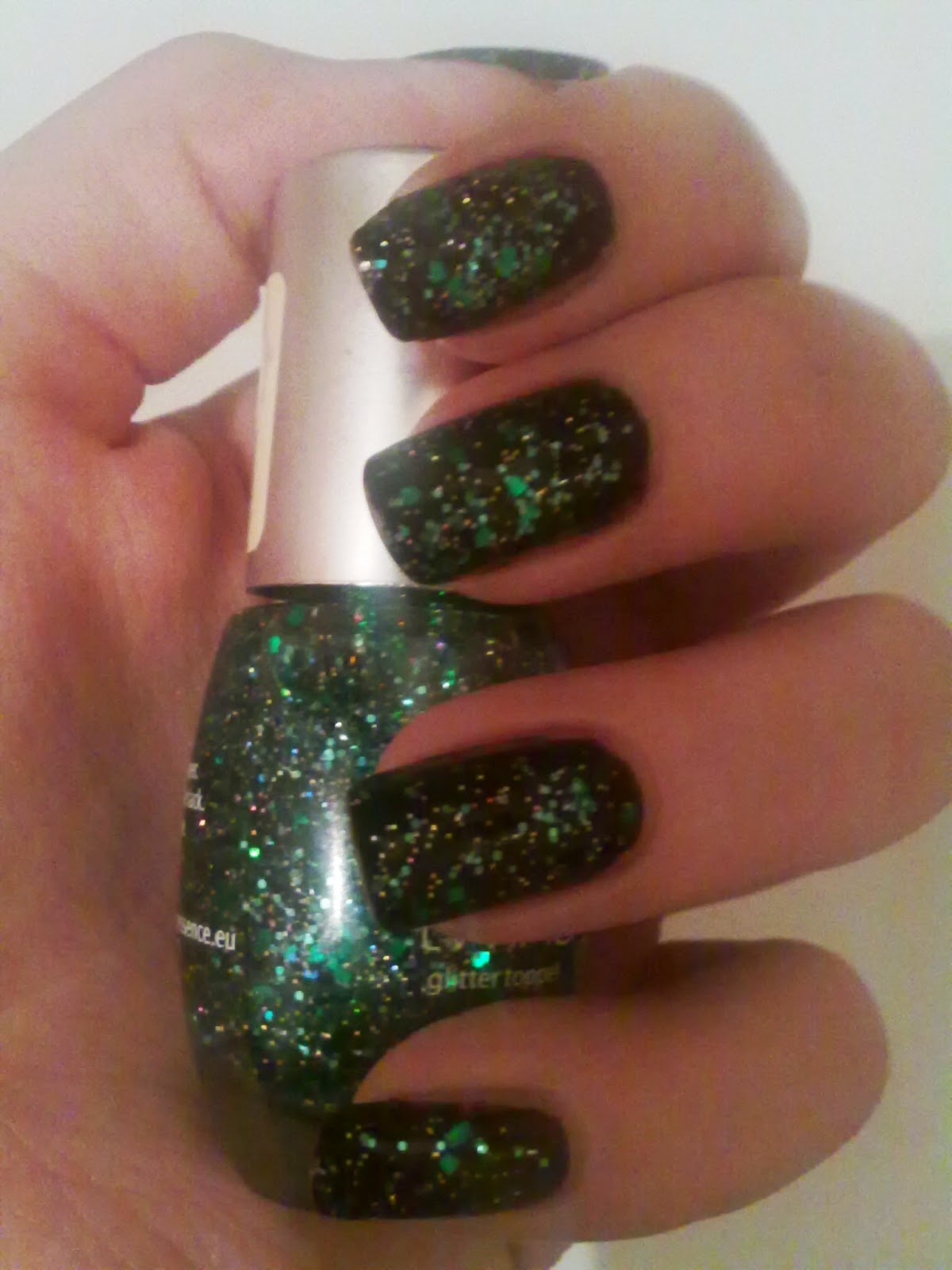 My precious makeup... Essence Nail Art Twins Glitter Topper 2