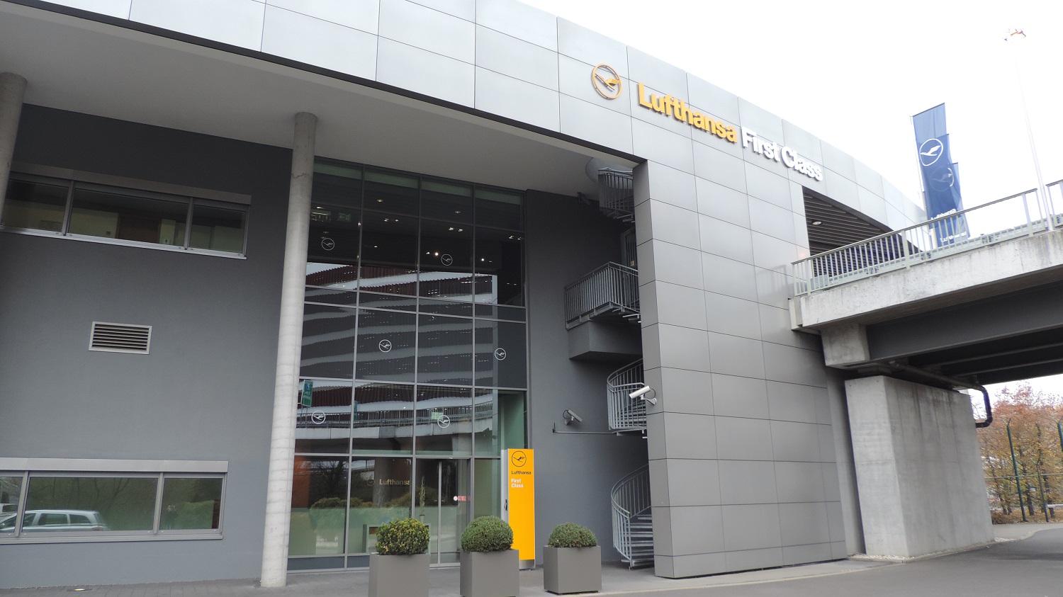 Photo Review Lufthansa First Class Terminal Frankfurt Fra