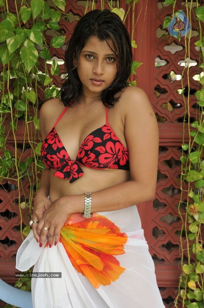 Sri Lankan Actress Nadheesha Pictures.