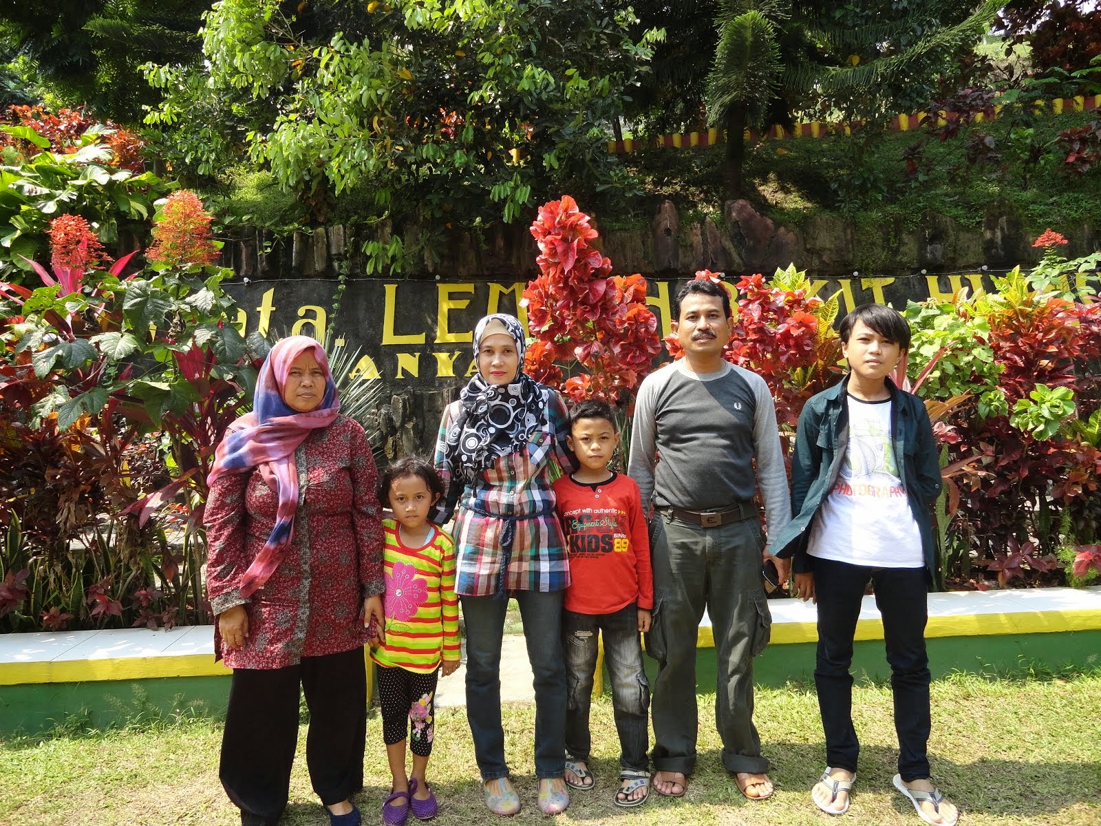 Alumni Santri Alfata Serang- Bukit Lembah Hijau- Anyer (9-10/8/14)
