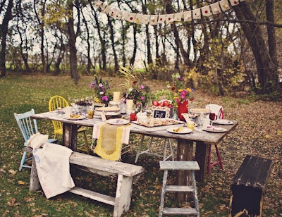 spotkanie przy ogrodowym stole