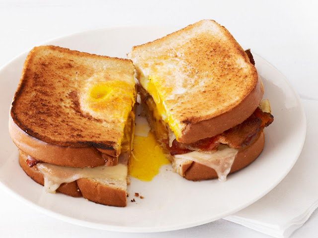 alt="egg in a hole french toast grilled cheese sandwich,egg toast,egg cheese sandwich,cheese sandwich,grilled sandwich,sandwich recipes"