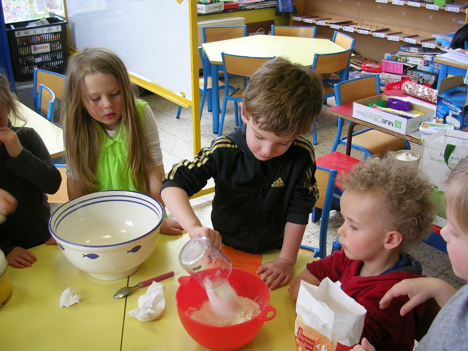 Ecole Communale de FAIRON: Activité culinaire en maternelle