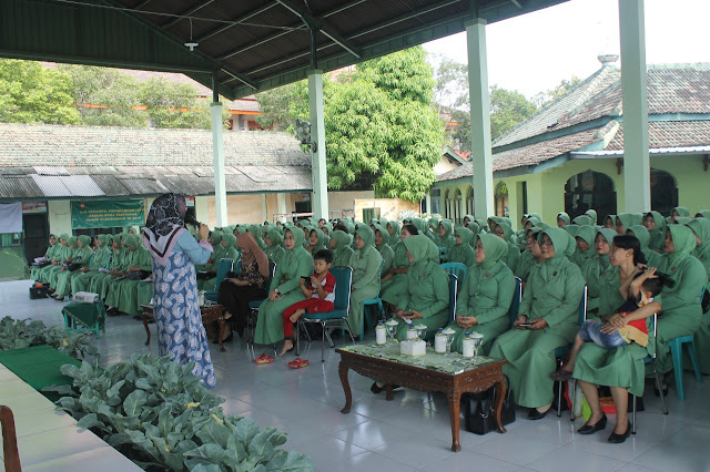 Inspirasi sehat PSV (Perempuan Sadar Vagina) Kepada Anggota Persit KCK Cab XLVI Dim 0725 Koorcab Rem 074 PD IV/Diponegoro Inspirasi sehat PSV (Perempuan Sadar Vagina) Kepada Anggota Persit KCK Cab XLVI Dim 0725 Koorcab Rem 074 PD IV/Diponegoro