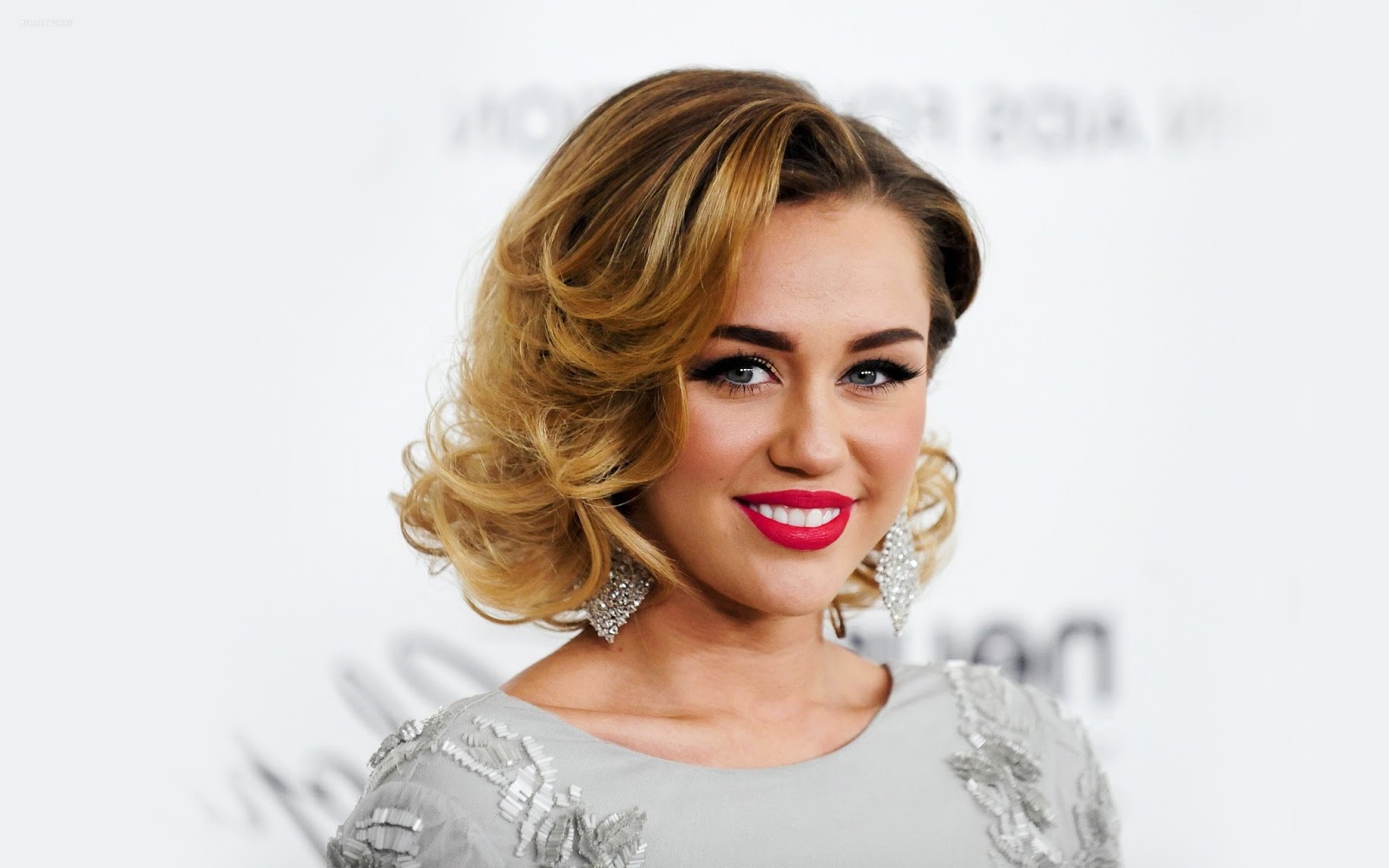 Top five Most Popular Female Singers of the world in 2015
