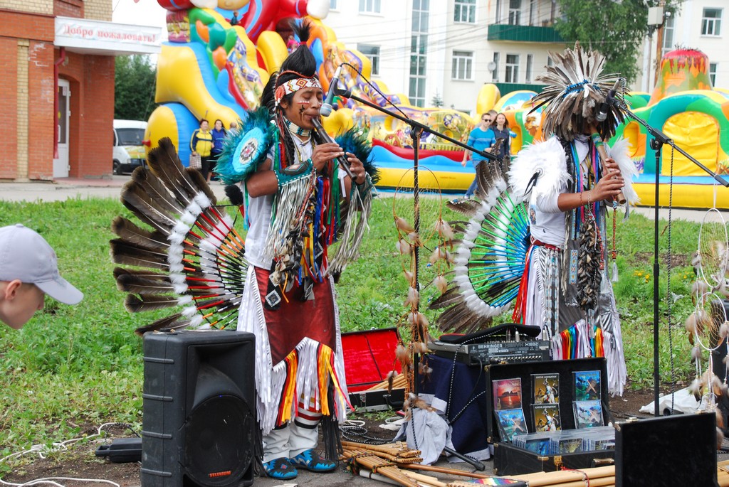 1 июля 2015 г. Лысьва день города 2015. Музыканты из Перу. Лысьва день города нимфы.