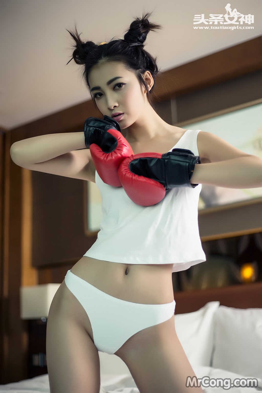 TouTiao 2016-06-27: Model Zhang Shuang (张 爽) (34 photos)