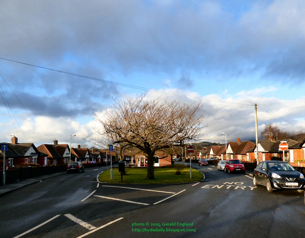 Hyde Daily Photo Volume 2 (20112015) Rufford Avenue