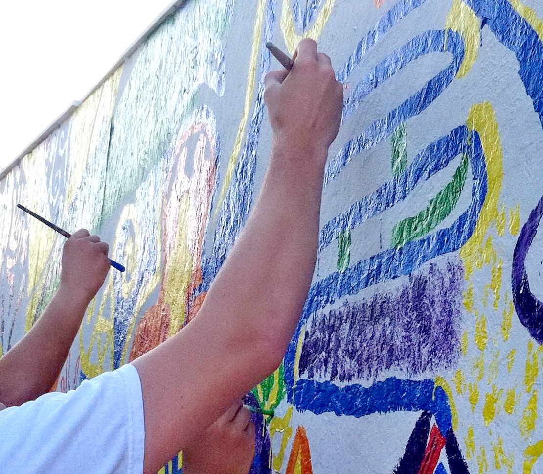 W I L D C A T V I L L E Student 'muralists' do a fine job painting on